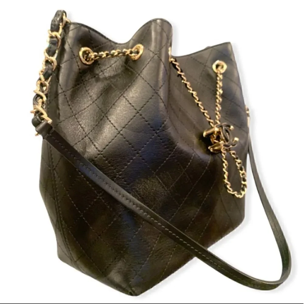 CHANEL Calfskin Stitched Drawstring Bag (Black)